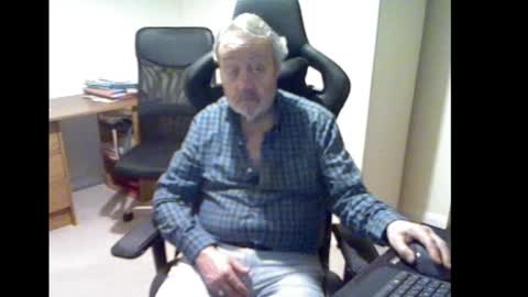 Snapshot of erasmus_d chatting on 02/19/25, 07:05 erasmus_d online show from 02/19/25, 07:05