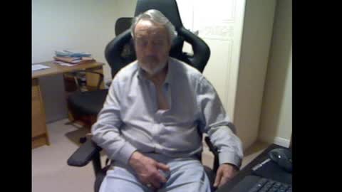 Snapshot of erasmus_d chatting on 02/20/25, 06:35 erasmus_d online show from 02/20/25, 06:35