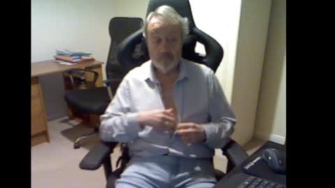 Snapshot of erasmus_d chatting on 02/23/25, 05:50 erasmus_d online show from 02/23/25, 05:50