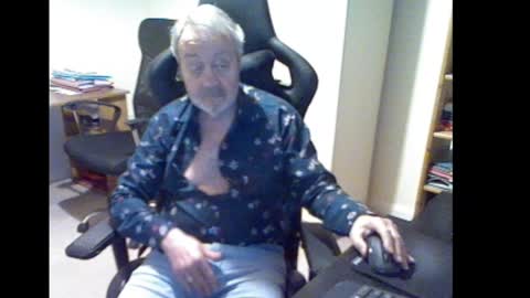 Snapshot of erasmus_d chatting on 03/07/25, 06:33 erasmus_d online show from 03/07/25, 06:33