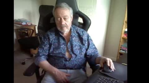 Snapshot of erasmus_d chatting on 03/08/25, 05:43 erasmus_d online show from 03/08/25, 05:43