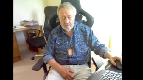 Snapshot of erasmus_d chatting on 09/13/25, 05:13 erasmus_d online show from 09/13/25, 05:13