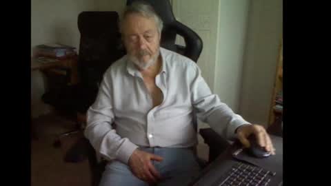 Snapshot of erasmus_d chatting on 10/14/25, 04:30 erasmus_d online show from 10/14/25, 04:30