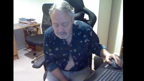 erasmus_d online show from 10/28/25, 05:26