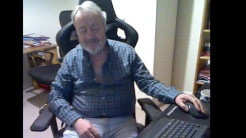 erasmus_d online show from 02/27/26, 06:19