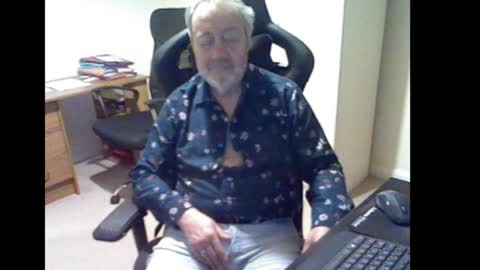 erasmus_d online show from 03/07/26, 05:54