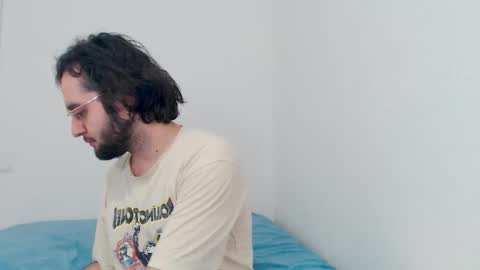 Snapshot of eren_jaeger2000 chatting on 11/15/25, 05:27 Eren online show from 11/15/25, 05:27