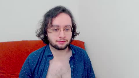 Snapshot of eren_jaeger2000 chatting on 12/21/25, 04:41 Eren online show from 12/21/25, 04:41