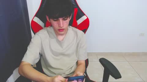 Snapshot of eren_tatakae chatting on 12/17/24, 10:54 eren_tatakae online show from 12/17/24, 10:54