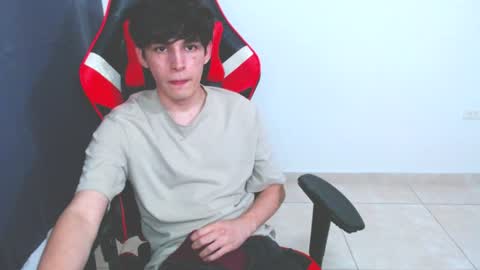 Snapshot of eren_tatakae chatting on 12/18/24, 01:59 eren_tatakae online show from 12/18/24, 01:59