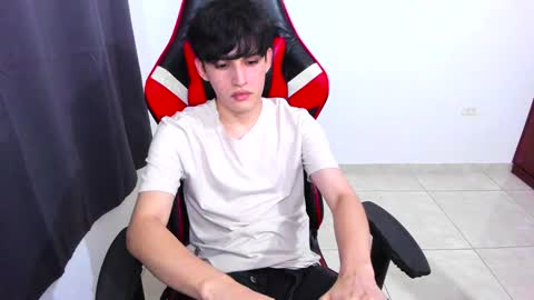 Snapshot of eren_tatakae chatting on 01/05/25, 01:03 eren_tatakae online show from 01/05/25, 01:03