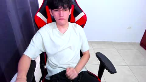 Snapshot of eren_tatakae chatting on 01/19/25, 03:42 eren_tatakae online show from 01/19/25, 03:42