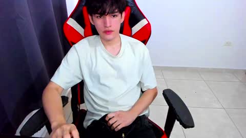 Snapshot of eren_tatakae chatting on 01/22/25, 04:23 eren_tatakae online show from 01/22/25, 04:23