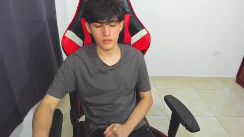 Snapshot of eren_tatakae chatting on 02/06/25, 10:32 eren_tatakae online show from 02/06/25, 10:32