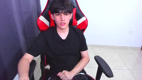 Snapshot of eren_tatakae chatting on 02/13/25, 12:57 eren_tatakae online show from 02/13/25, 12:57