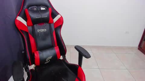 Snapshot of eren_tatakae chatting on 03/06/25, 03:35 eren_tatakae online show from 03/06/25, 03:35