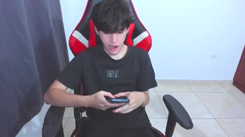 Snapshot of eren_tatakae chatting on 09/25/25, 12:25 eren_tatakae online show from 09/25/25, 12:25