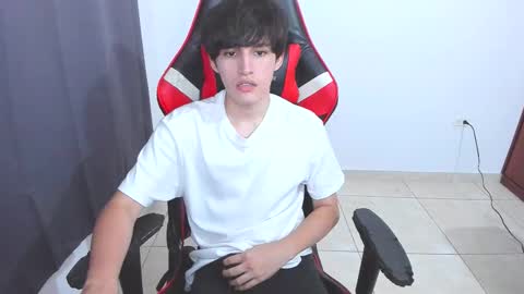 Snapshot of eren_tatakae chatting on 10/17/25, 03:20 eren_tatakae online show from 10/17/25, 03:20