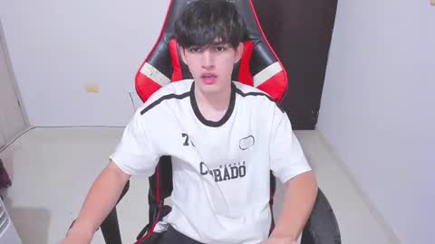 Snapshot of eren_tatakae chatting on 12/18/25, 03:34 eren_tatakae online show from 12/18/25, 03:34