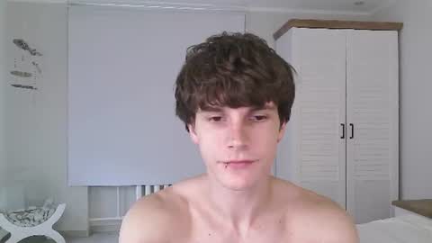 Snapshot of eric_crush chatting on 06/11/26, 04:32 Eric Crush online show from 06/11/26, 04:32