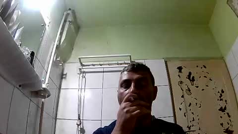 Snapshot of ericboy32 chatting on 12/02/24, 03:26 eric online show from 12/02/24, 03:26