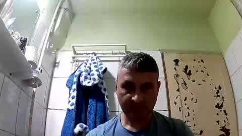 Snapshot of ericboy32 chatting on 12/06/24, 03:44 eric online show from 12/06/24, 03:44