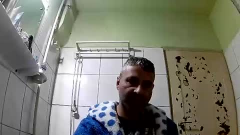 Snapshot of ericboy32 chatting on 12/09/24, 02:56 eric online show from 12/09/24, 02:56