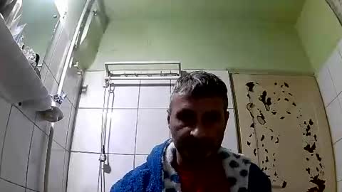 Snapshot of ericboy32 chatting on 12/23/24, 05:54 eric online show from 12/23/24, 05:54