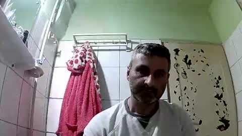 Snapshot of ericboy32 chatting on 12/25/24, 10:16 eric online show from 12/25/24, 10:16