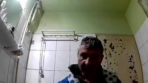 Snapshot of ericboy32 chatting on 12/29/24, 12:52 eric online show from 12/29/24, 12:52