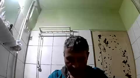 Snapshot of ericboy32 chatting on 12/29/24, 03:54 eric online show from 12/29/24, 03:54