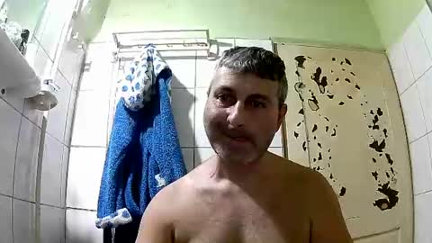 Snapshot of ericboy32 chatting on 12/29/24, 10:01 eric online show from 12/29/24, 10:01