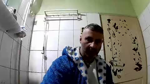 Snapshot of ericboy32 chatting on 12/31/24, 01:36 eric online show from 12/31/24, 01:36