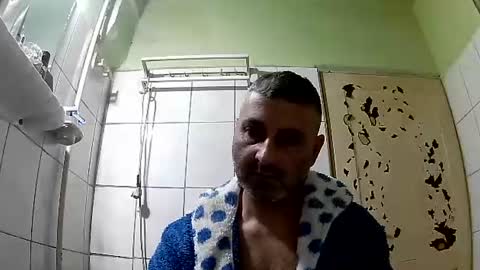 Snapshot of ericboy32 chatting on 12/31/24, 04:38 eric online show from 12/31/24, 04:38