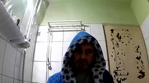 Snapshot of ericboy32 chatting on 01/03/25, 12:43 eric online show from 01/03/25, 12:43