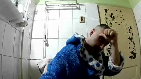 Snapshot of ericboy32 chatting on 01/03/25, 04:33 eric online show from 01/03/25, 04:33