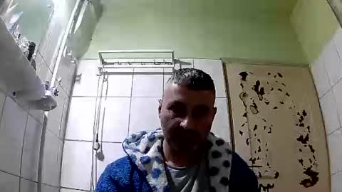 Snapshot of ericboy32 chatting on 01/04/25, 01:10 eric online show from 01/04/25, 01:10