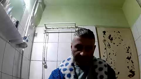 Snapshot of ericboy32 chatting on 01/04/25, 05:58 eric online show from 01/04/25, 05:58