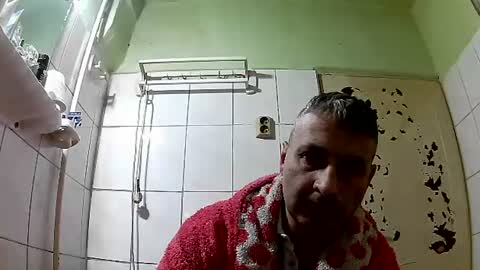 Snapshot of ericboy32 chatting on 01/06/25, 11:29 eric online show from 01/06/25, 11:29