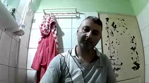 Snapshot of ericboy32 chatting on 01/08/25, 12:06 eric online show from 01/08/25, 12:06