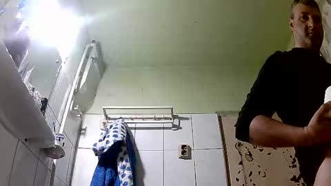 Snapshot of ericboy32 chatting on 01/24/25, 04:48 eric online show from 01/24/25, 04:48