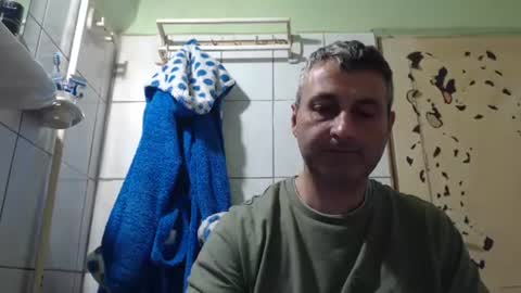 Snapshot of ericboy32 chatting on 02/05/25, 11:17 eric online show from 02/05/25, 11:17