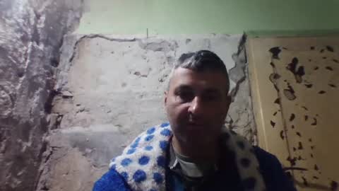 Snapshot of ericboy32 chatting on 10/03/25, 06:38 eric online show from 10/03/25, 06:38