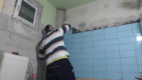 Snapshot of ericboy32 chatting on 10/23/25, 06:17 eric online show from 10/23/25, 06:17