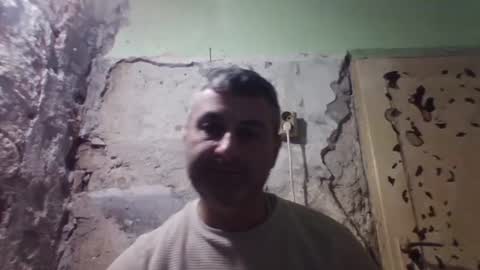 Snapshot of ericboy32 chatting on 11/27/25, 09:39 eric online show from 11/27/25, 09:39