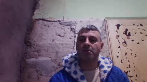 Snapshot of ericboy32 chatting on 12/17/25, 03:40 eric online show from 12/17/25, 03:40