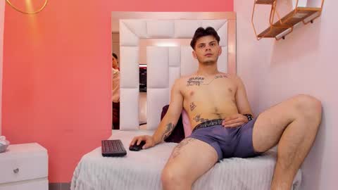 Snapshot of erickandnatasha_ chatting on 02/18/26, 11:06 Erick y Natasha online show from 02/18/26, 11:06