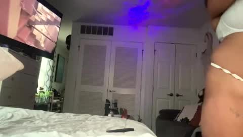 Snapshot of erik339102554 chatting on 11/11/25, 06:30 Lea Erik online show from 11/11/25, 06:30