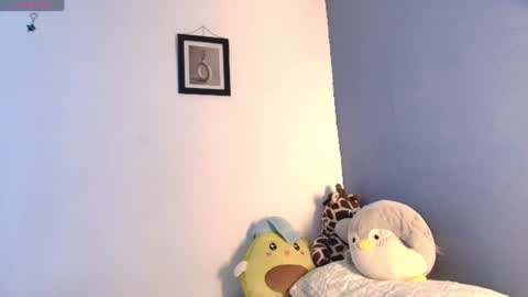 Snapshot of erik_golden_ chatting on 06/18/26, 08:24 I am Erik online show from 06/18/26, 08:24