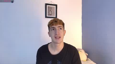 Snapshot of erik_golden_ chatting on 06/21/26, 07:49 I am Erik online show from 06/21/26, 07:49